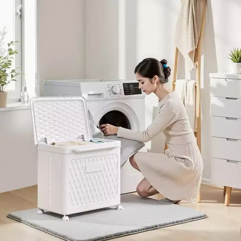 Cesto portabiancheria con ruote e coperchio, cesto portabiancheria in plastica con manico, cesto portabiancheria su ruote per lavanderia o bagno, bianco