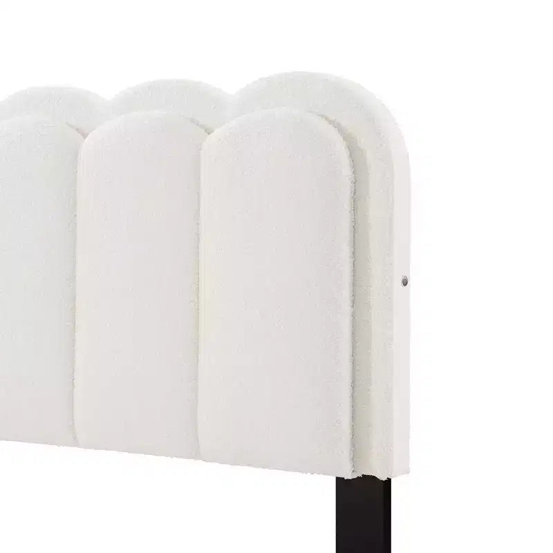 Letto imbottito in boucle moderno in legno di gomma con luce e testiera a petalo