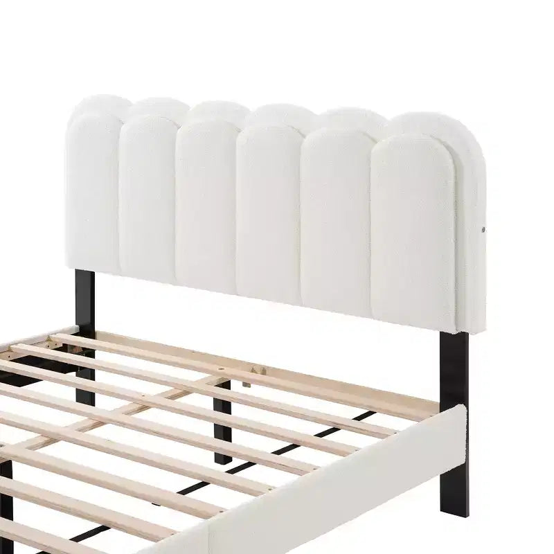 Letto imbottito in boucle moderno in legno di gomma con luce e testiera a petalo